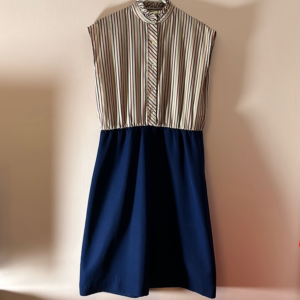 Vintage sleeveless, high color, mid calf dress